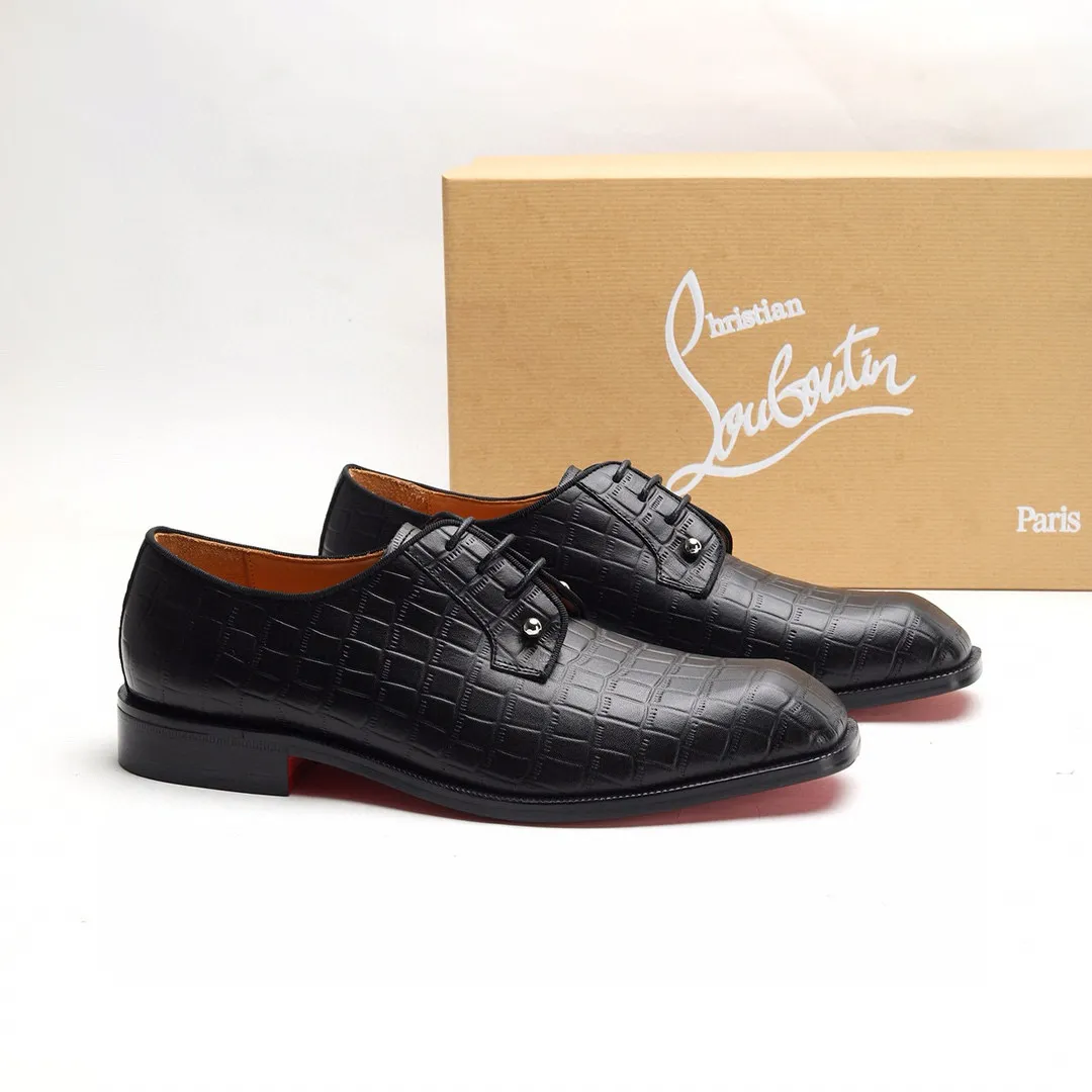Batch 1,080 yuan 💰••New real shots••CL～High-end men’s 👔casual•loafers with red soles! ••🆑Genuine and top-quality goods from original orders ••✅💯 Purchase goods from top-quality original orders! Original imported patterned cowhide ➕Imported cowhide lining ➕Cowhide feet ➕Original leather outsole~🉑️Feel free to compare the authentic ones! Size: 38-44 (45.46.47 can be customized)